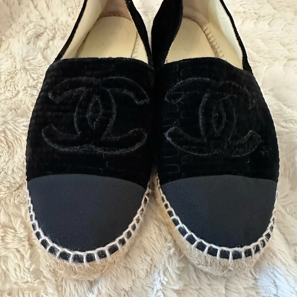 CHANEL espadrille flats
